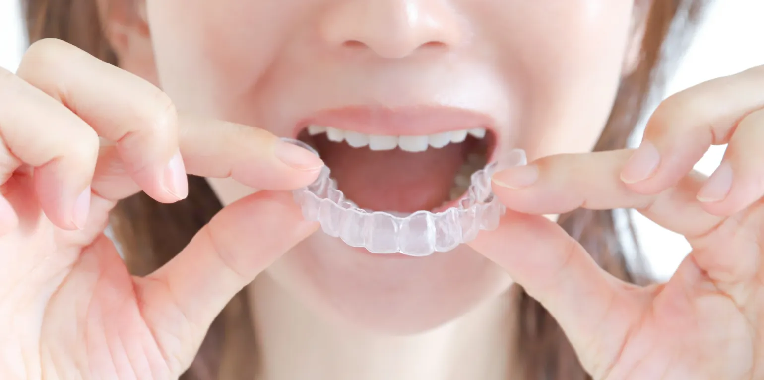 目立ちにくく取り外しができる矯正装置